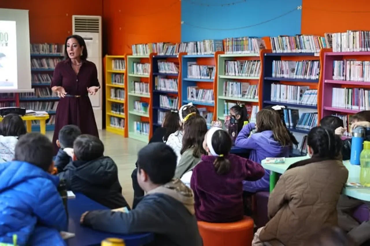 Antalya'da Çocuklar Kitaplarla Buluştu: Doğan Hızlan Kütüphanesi'nde Keyifli Etkinlik Antalya'da Çocuklar Kitaplarla Buluştu: Doğan Hızlan Kütüphanesi'nde Keyifli Etkinlik