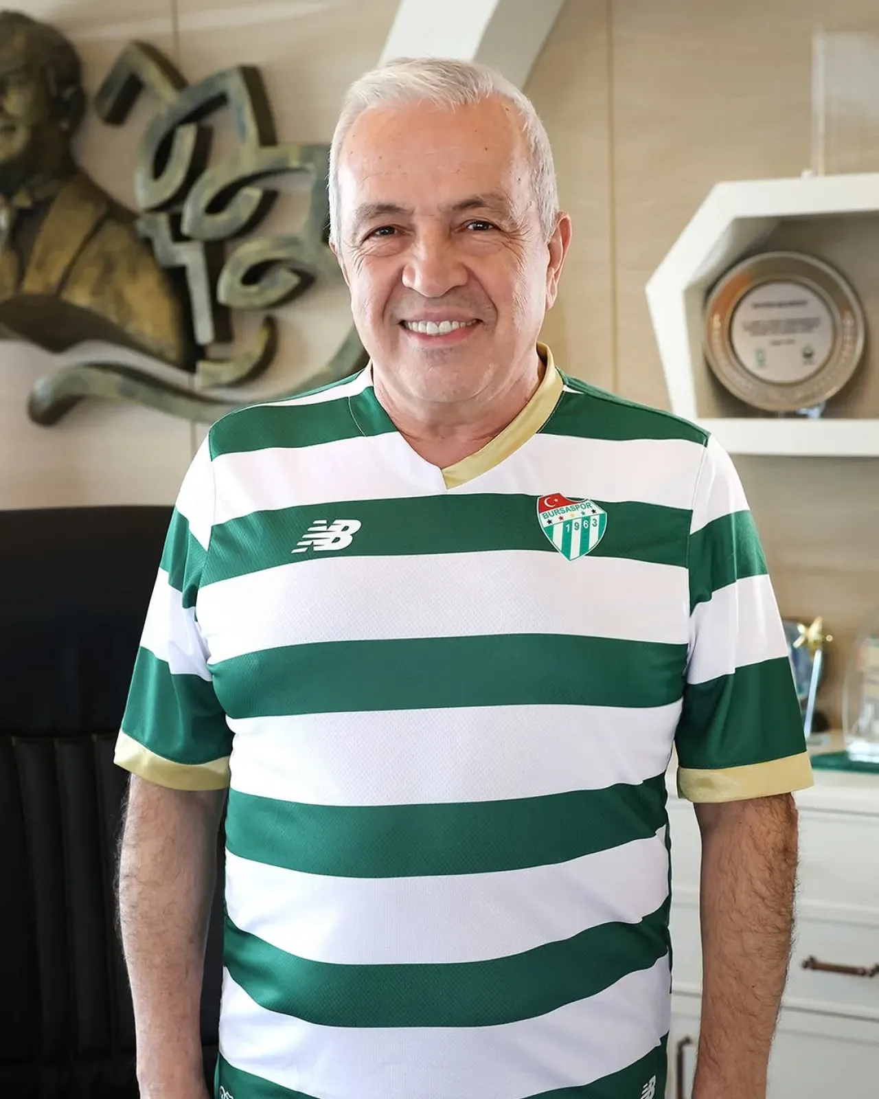 Nilüfer Belediye Başkanı Şadi Özdemir'den Bursaspor'a Anlamlı Destek Nilüfer Belediye Başkanı Şadi Özdemir'den Bursaspor'a Anlamlı Destek