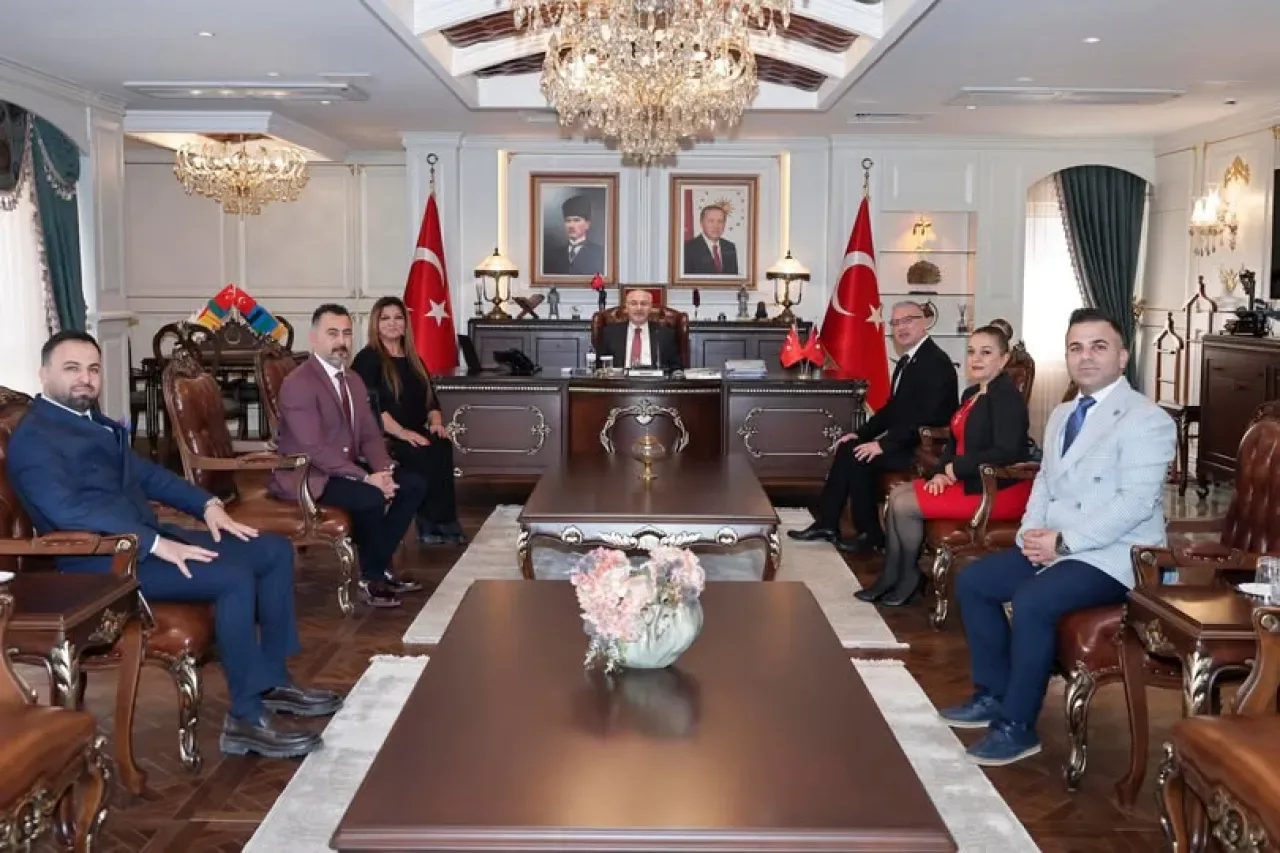 Adana Valisi Köşger, Eğitim Sendikası TÖİŞ SEN Temsilcilerini Ağırladı Adana Valisi Köşger, Eğitim Sendikası TÖİŞ SEN Temsilcilerini Ağırladı