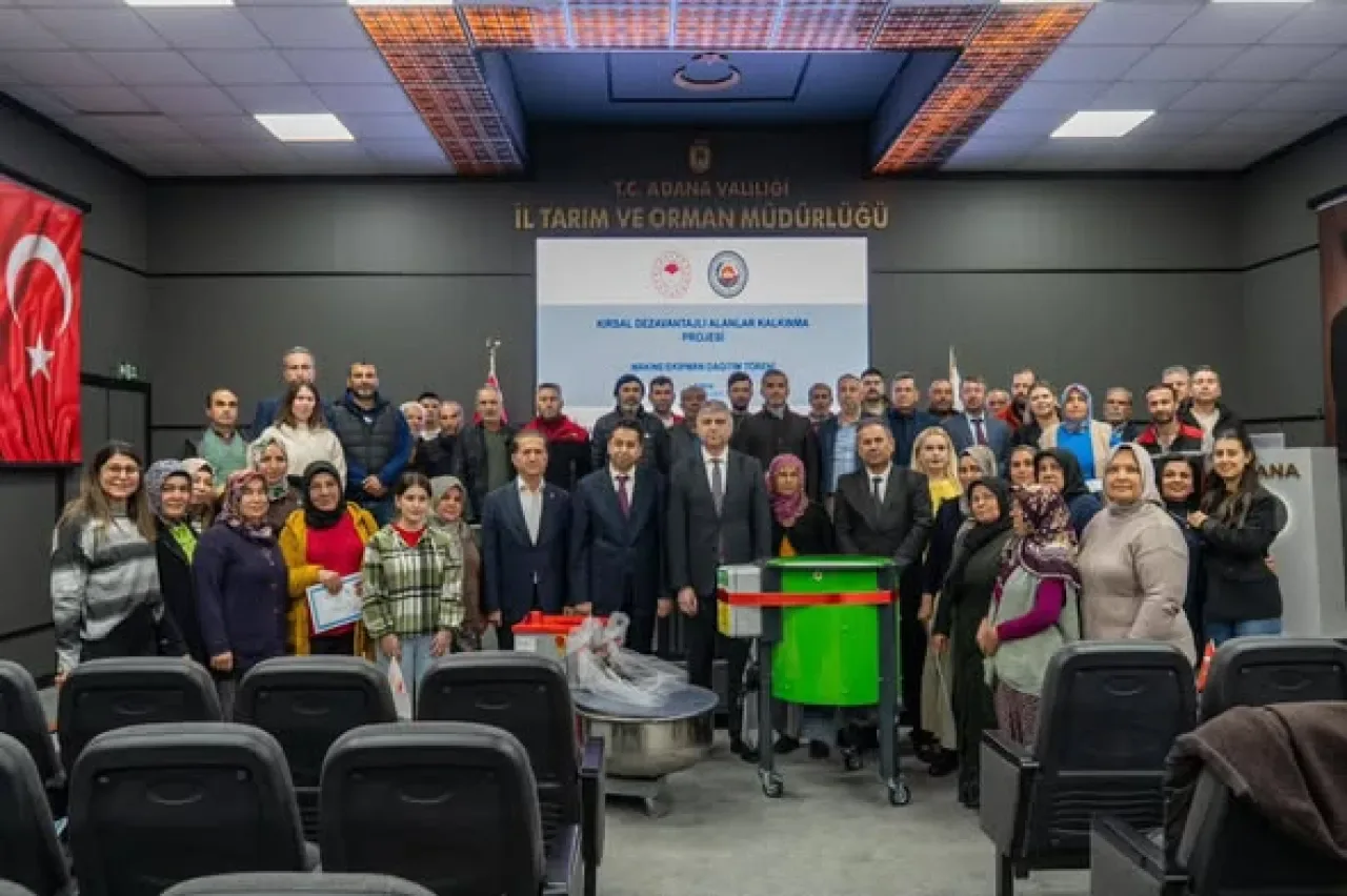 Adana'da Kırsal Kalkınma İçin 32 Üreticiye 1 Milyon TL'lik Makine Desteği Adana'da Kırsal Kalkınma İçin 32 Üreticiye 1 Milyon TL'lik Makine Desteği