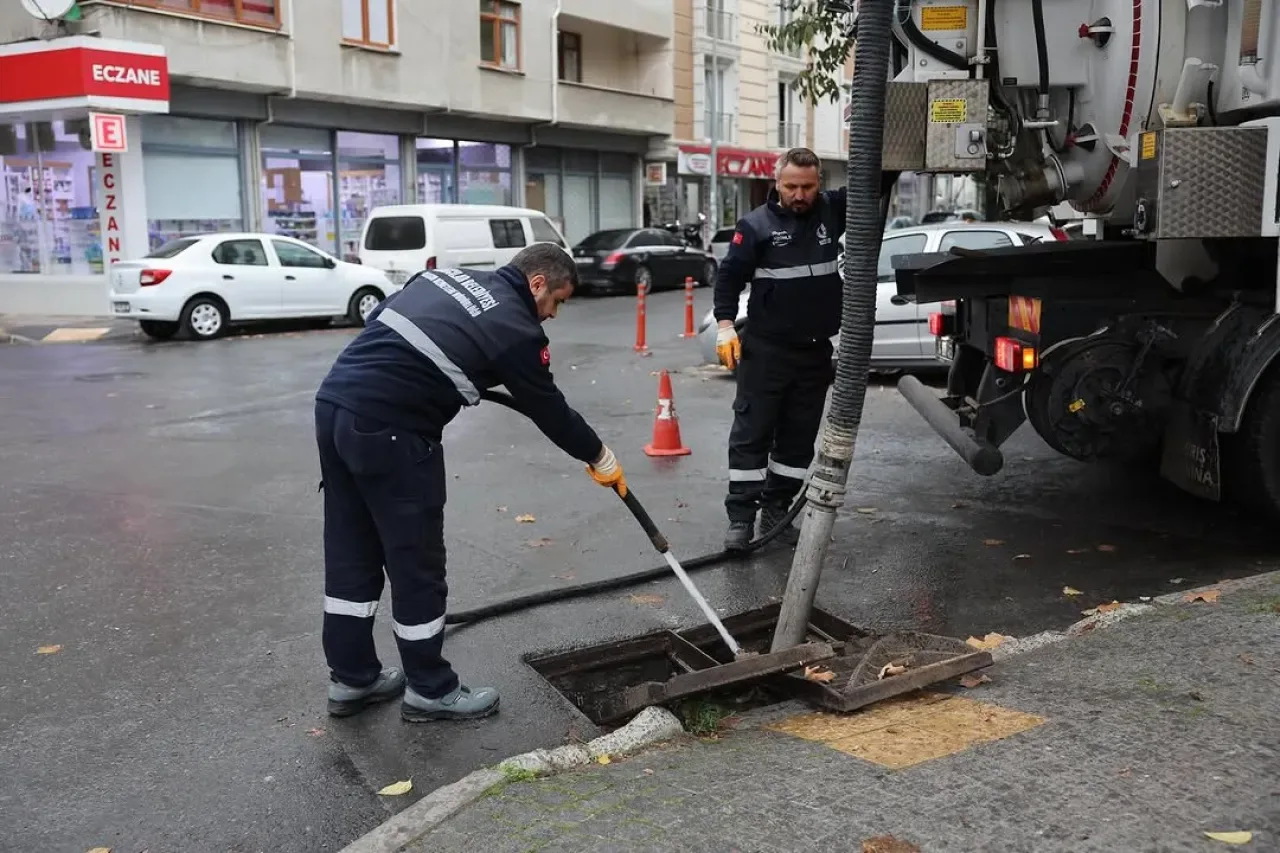 Bağcılar'da Yoğun Yağışlara Karşı 7/24 Sevk-i İdare Bağcılar'da Yoğun Yağışlara Karşı 7/24 Sevk-i İdare