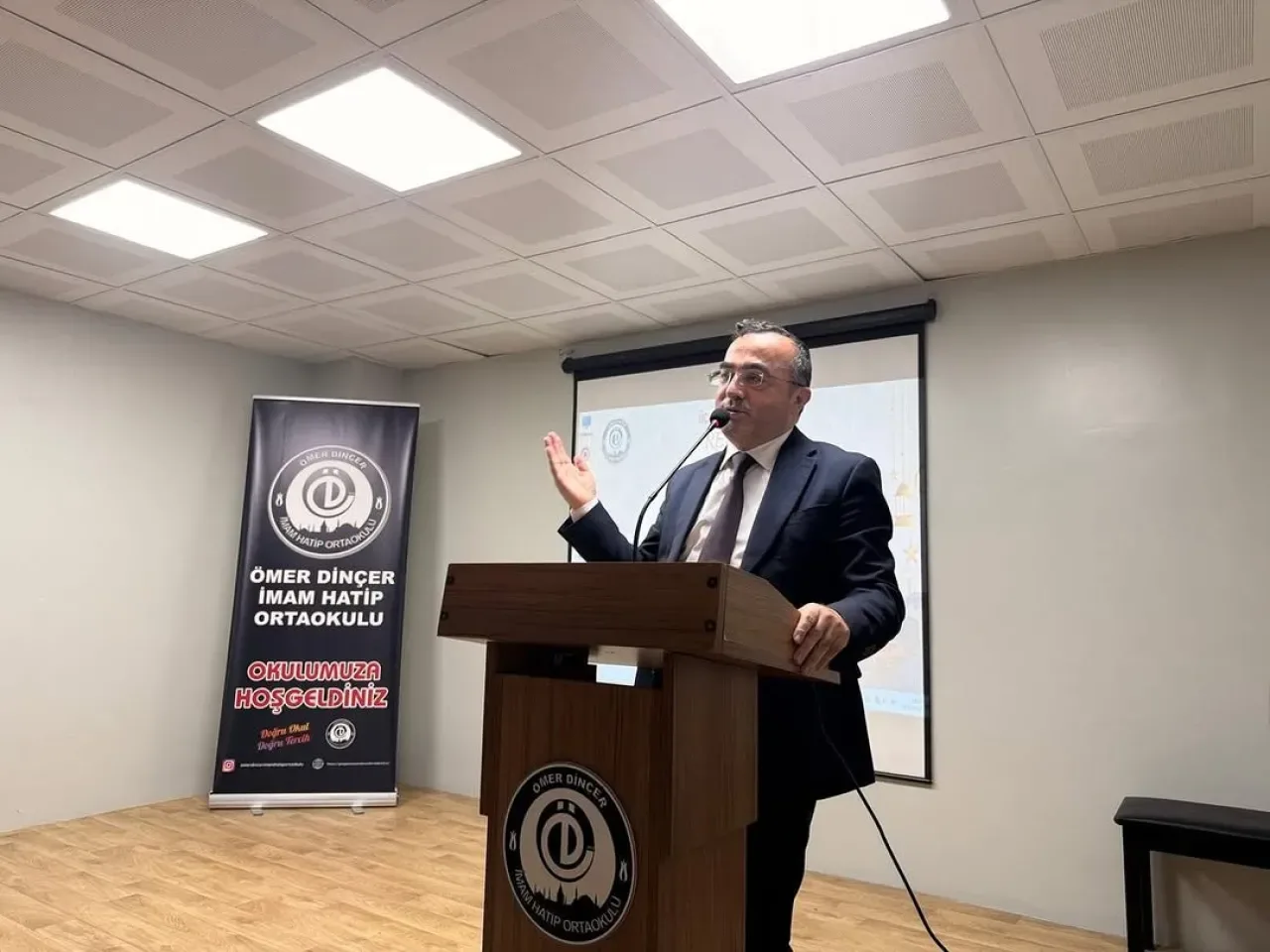Güngören'de Regaip Kandili Coşkusu: Ömer Dinçer İmam Hatip Ortaokulu'ndan Anlamlı Program Güngören'de Regaip Kandili Coşkusu: Ömer Dinçer İmam Hatip Ortaokulu'ndan Anlamlı Program
