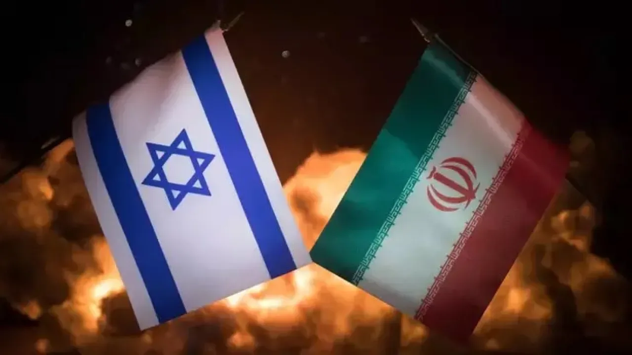Mossad, İran Ajanını Eski İsrail Başbakanı Bennett'in Evi Etrafında Gizli Çekim Yaparken Yakaladı Mossad, İran Ajanını Eski İsrail Başbakanı Bennett'in Evi Etrafında Gizli Çekim Yaparken Yakaladı