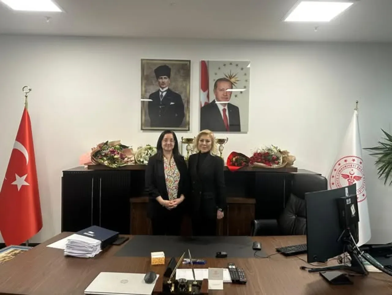 AK Partili Bursalı'dan Bayraklı Şehir Hastanesi Başhekimi'ne Hayırlı Olsun Ziyareti AK Partili Bursalı'dan Bayraklı Şehir Hastanesi Başhekimi'ne Hayırlı Olsun Ziyareti