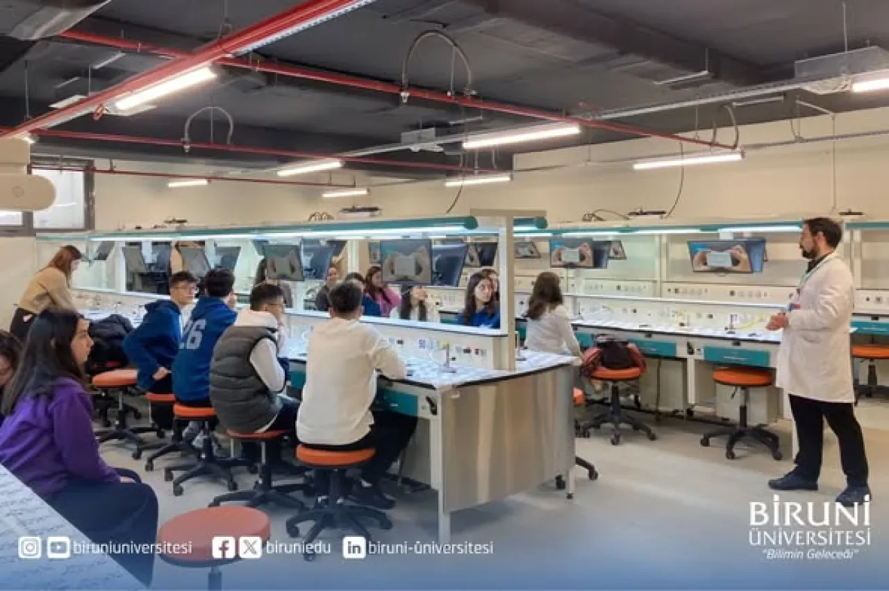 Biruni Üniversitesi Kampüsü, Lise Öğrencilerine Diş Hekimliği Deneyimi Yaşattı Biruni Üniversitesi Kampüsü, Lise Öğrencilerine Diş Hekimliği Deneyimi Yaşattı
