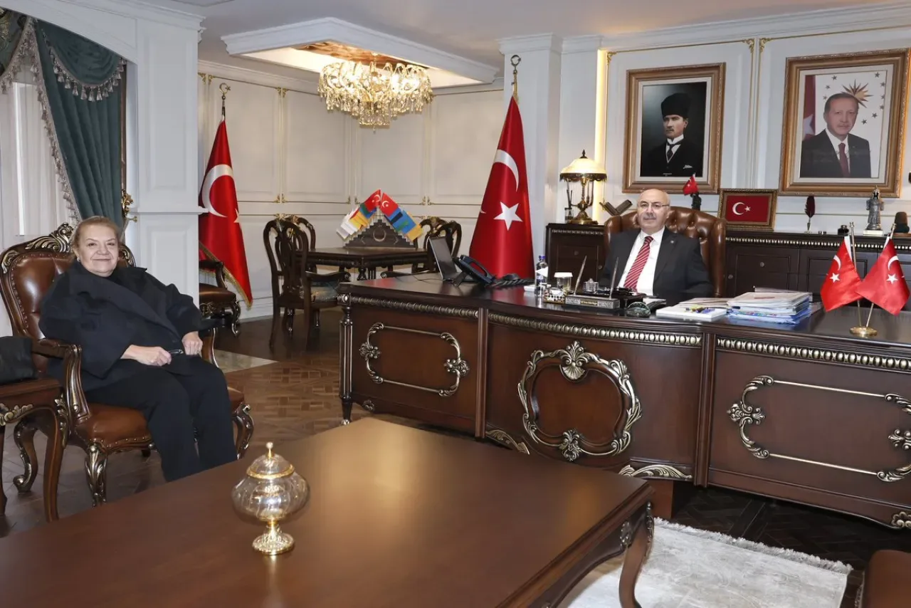 Adana Valisi Minecan Okulları Kurucusunu Makamında Ağırladı Adana Valisi Minecan Okulları Kurucusunu Makamında Ağırladı