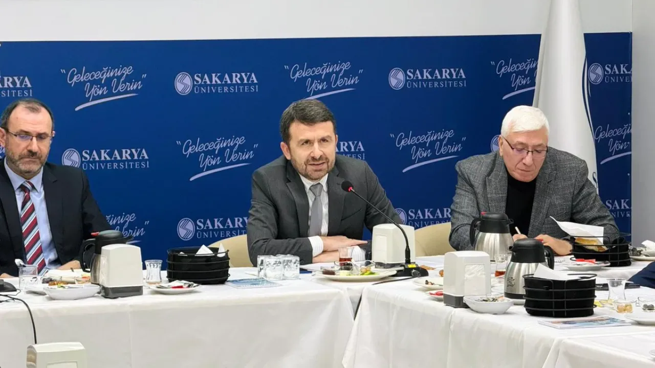 Gazeteciliğin Dijital Dönüşümü Sakarya Üniversitesi'nde Masaya Yatırıldı Gazeteciliğin Dijital Dönüşümü Sakarya Üniversitesi'nde Masaya Yatırıldı