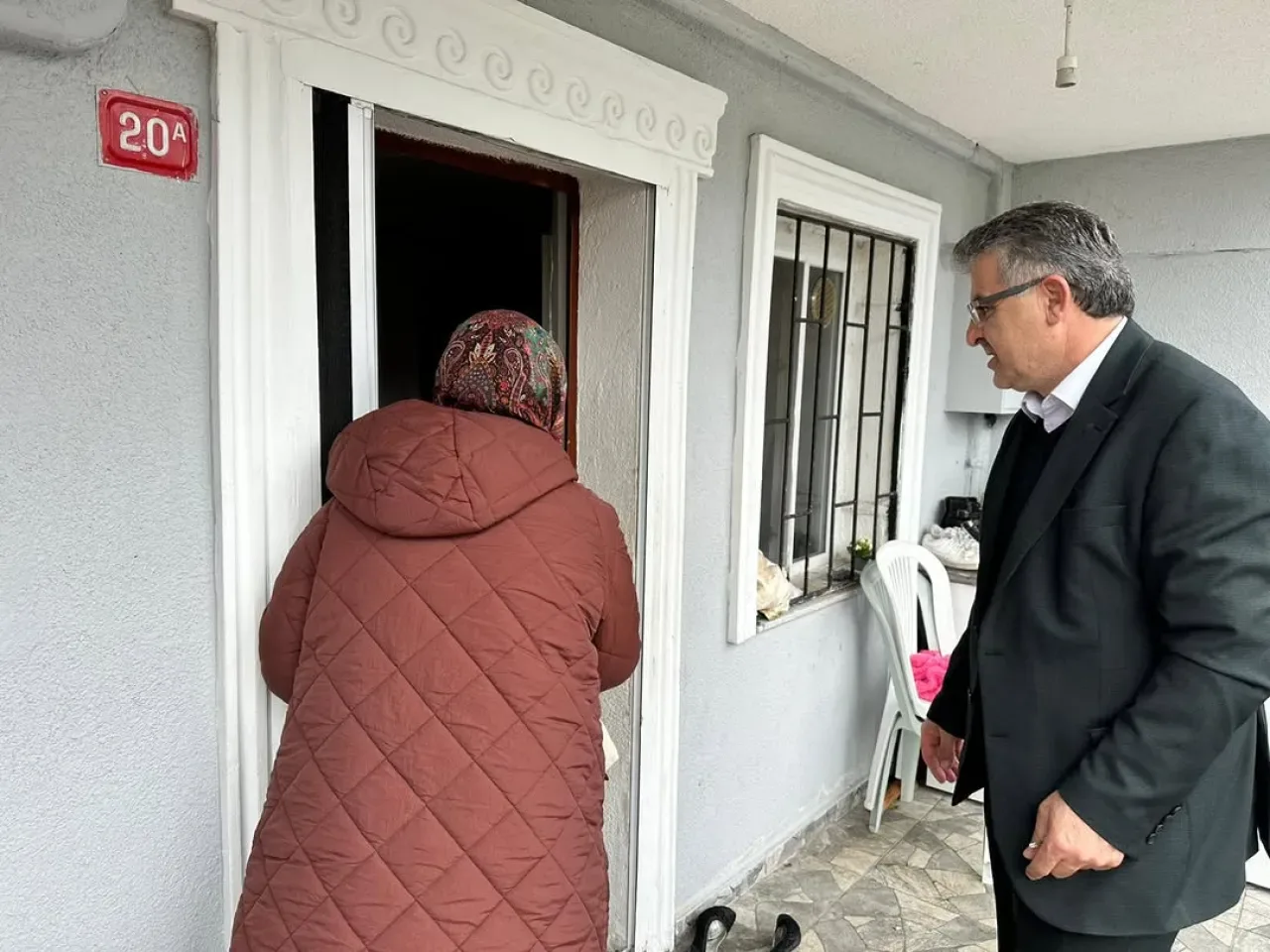 AK Parti Silivri'de Kapı Kapı Dolaşarak Vatandaşın Nabzını Tutuyor AK Parti Silivri'de Kapı Kapı Dolaşarak Vatandaşın Nabzını Tutuyor