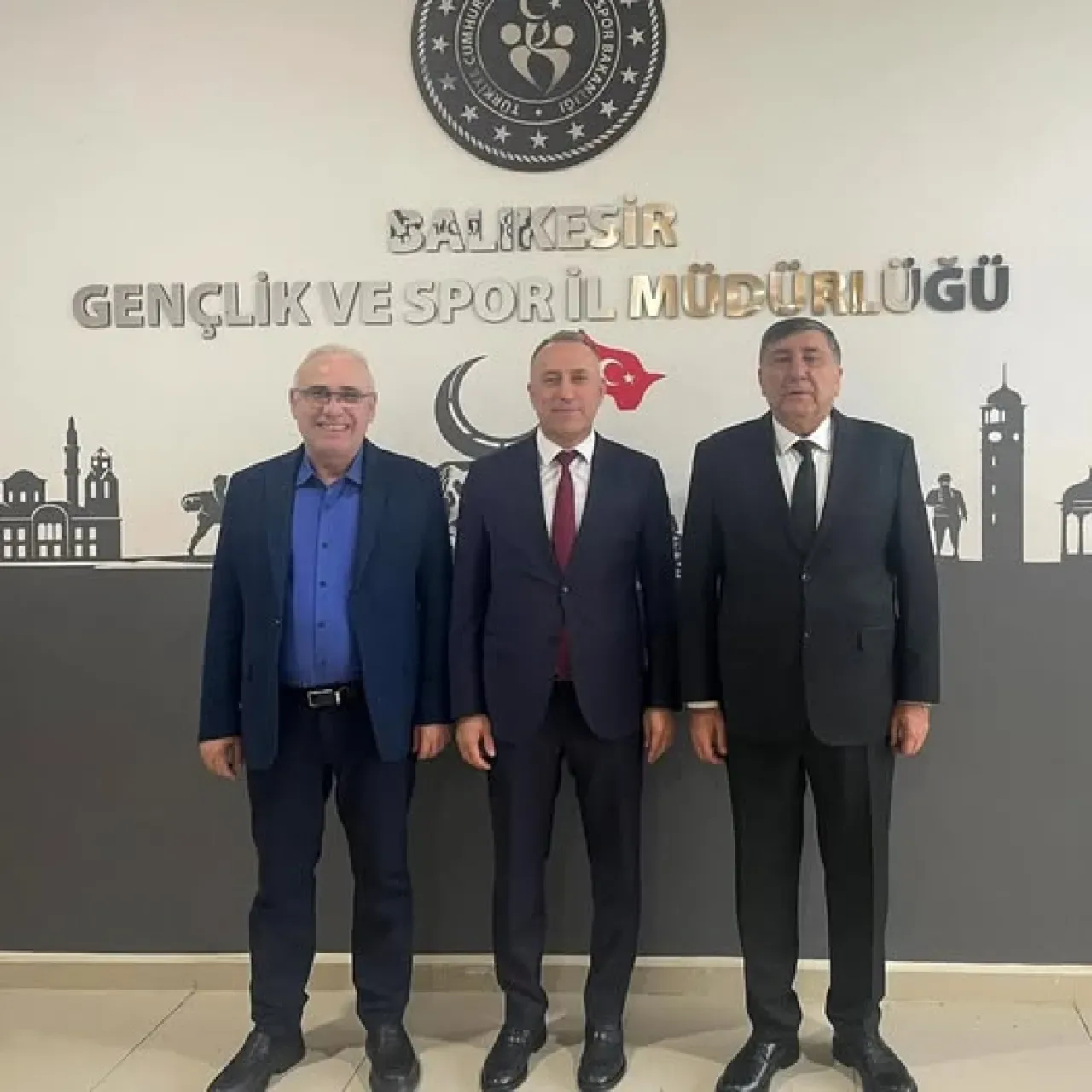 Balıkesir Ticaret Borsası, Gençlik ve Spor Yatırımları İçin İş Birliği Mesajı Verdi Balıkesir Ticaret Borsası, Gençlik ve Spor Yatırımları İçin İş Birliği Mesajı Verdi