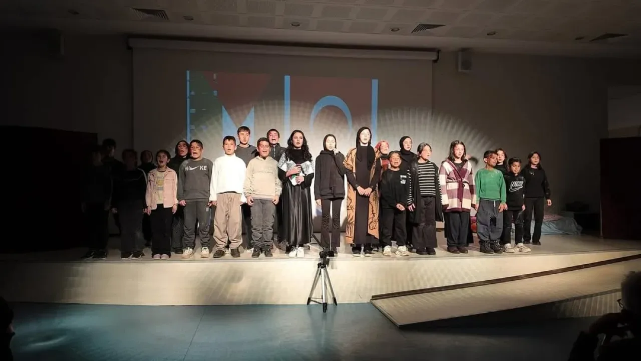 Çamlıdere'de Anadolu İmam Hatip Lisesinden Anlamlı Gazze Dayanışması Çamlıdere'de Anadolu İmam Hatip Lisesinden Anlamlı Gazze Dayanışması