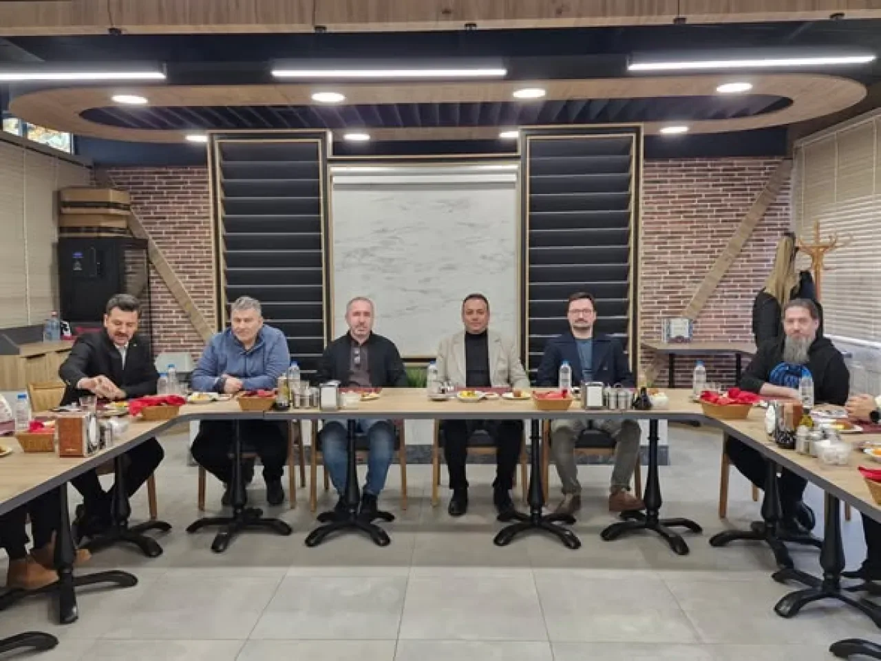 İvrindi Belediyesi'nden Madencilik ve Gençlik Çalıştayı'na Katılım İvrindi Belediyesi'nden Madencilik ve Gençlik Çalıştayı'na Katılım