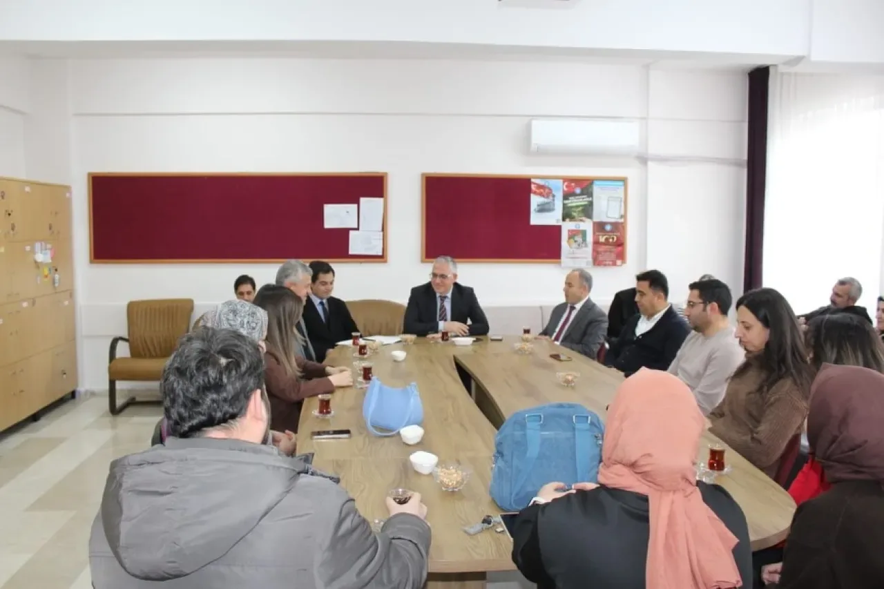 Çubuk'ta Akademik Başarı İçin Öğrencilere Motivasyon Ziyareti Çubuk'ta Akademik Başarı İçin Öğrencilere Motivasyon Ziyareti