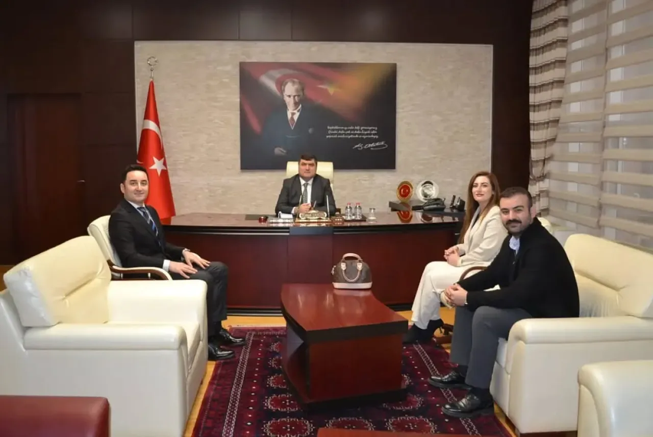 Sultanbeyli Kaymakamı Şahin'den Yeni Tıp Merkezine Ziyaret Sultanbeyli Kaymakamı Şahin'den Yeni Tıp Merkezine Ziyaret