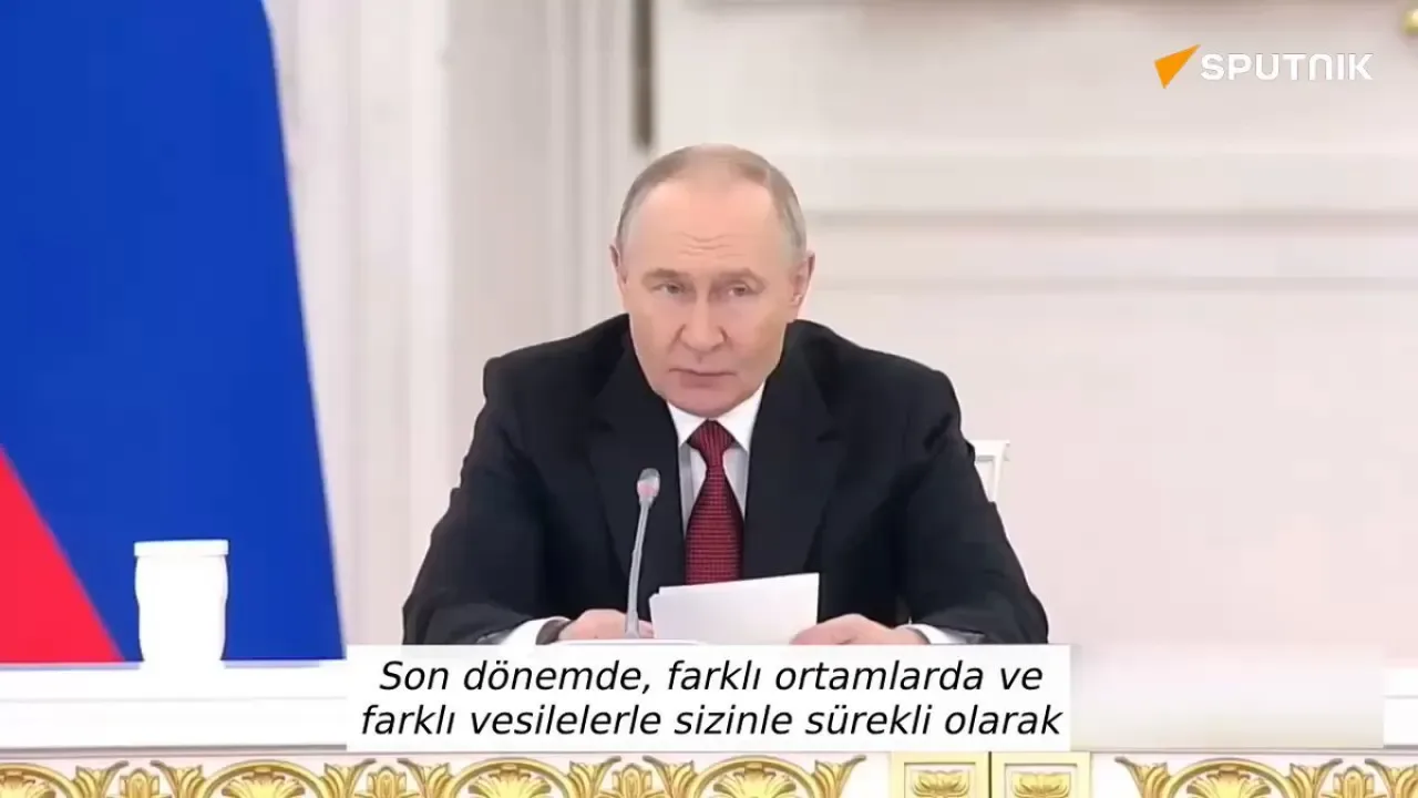 Putin: "Entelektüel Elitler ve İnsan Otomatlarından Oluşan Bir Topluma İzin Verilmemeli" Putin: "Entelektüel Elitler ve İnsan Otomatlarından Oluşan Bir Topluma İzin Verilmemeli"