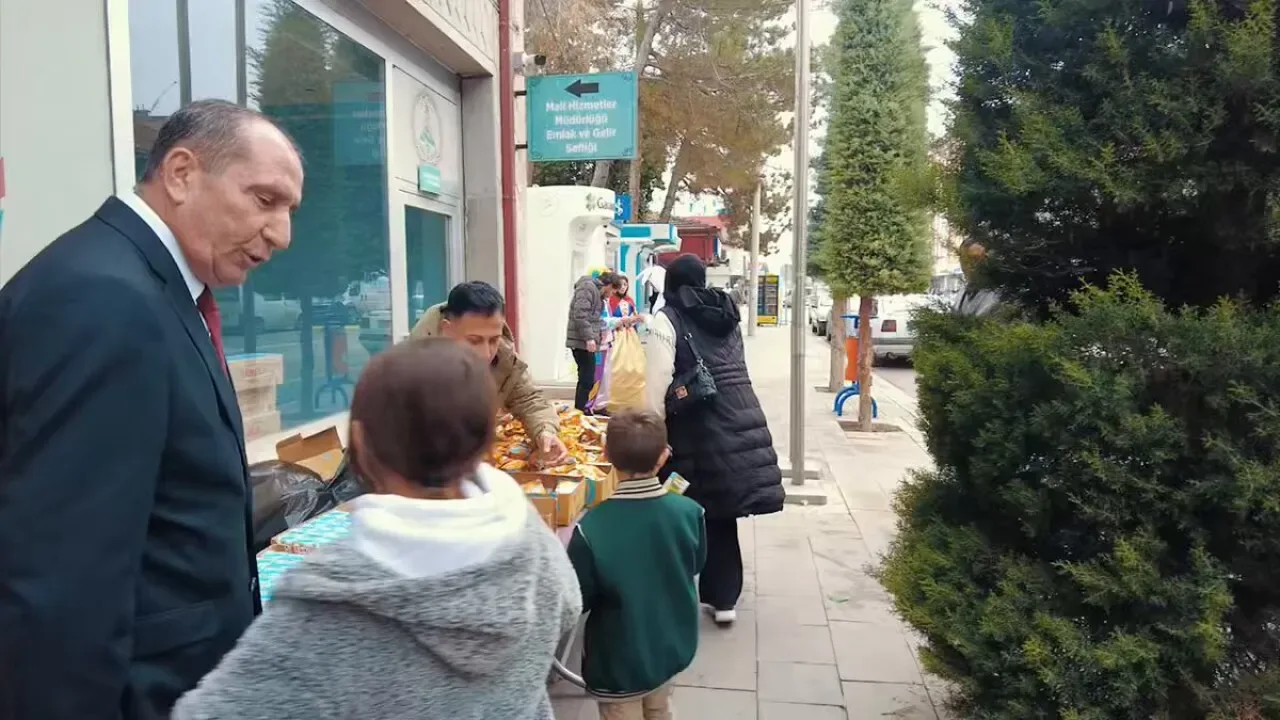 Şivlilik Sevinci Belediye Önünde Coşkuyla Kutlandı Şivlilik Sevinci Belediye Önünde Coşkuyla Kutlandı