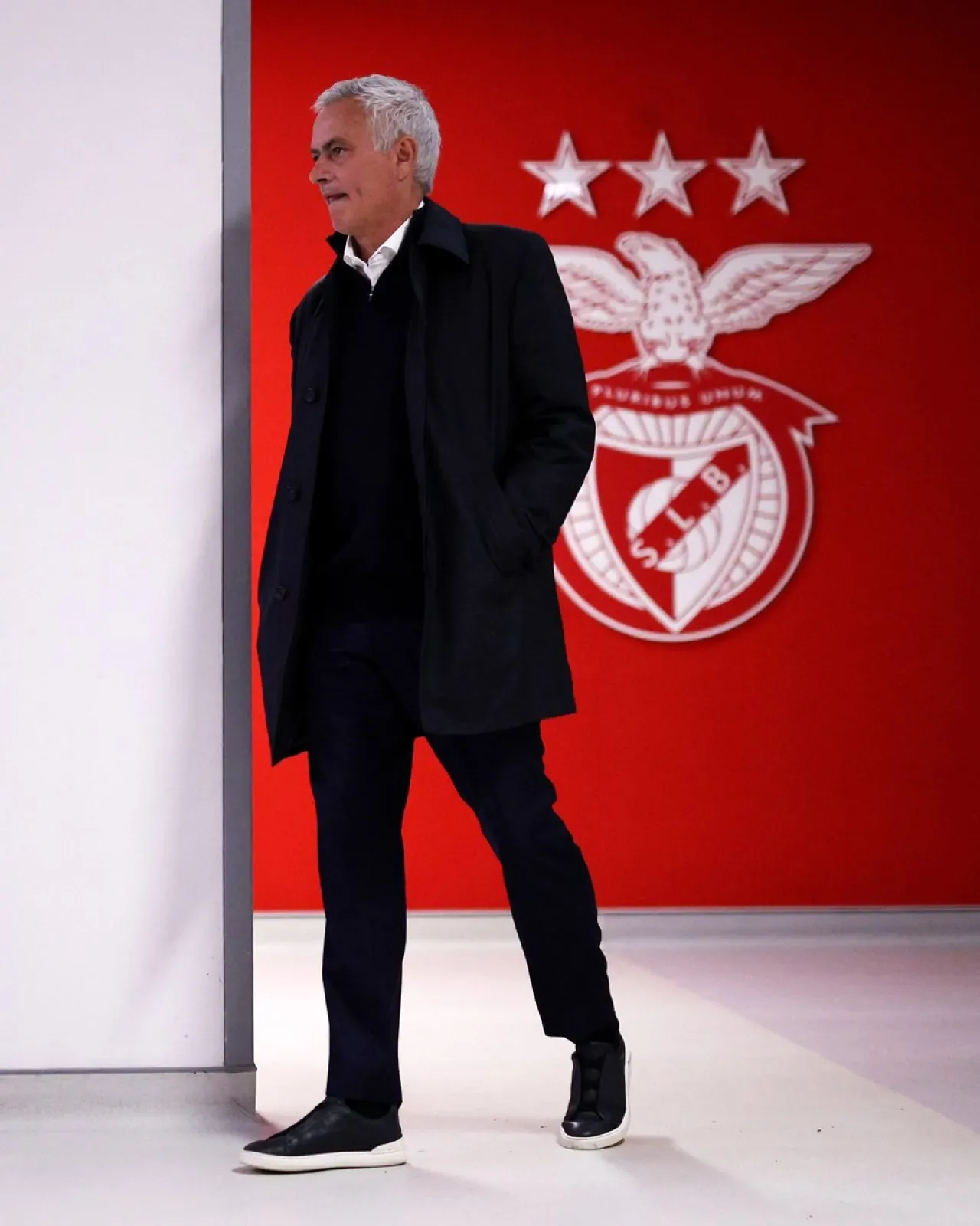 Mourinho'nun Benfica'da İlk Transfer Talebi: Forvet Pazarına Açılış Mourinho'nun Benfica'da İlk Transfer Talebi: Forvet Pazarına Açılış