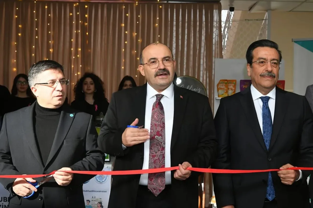 Balıkesir'de Gençlerin Sosyal Sorumluluk Hamlesi Vali Ustaoğlu'nun Katılımıyla Lansmanlaştı Balıkesir'de Gençlerin Sosyal Sorumluluk Hamlesi Vali Ustaoğlu'nun Katılımıyla Lansmanlaştı