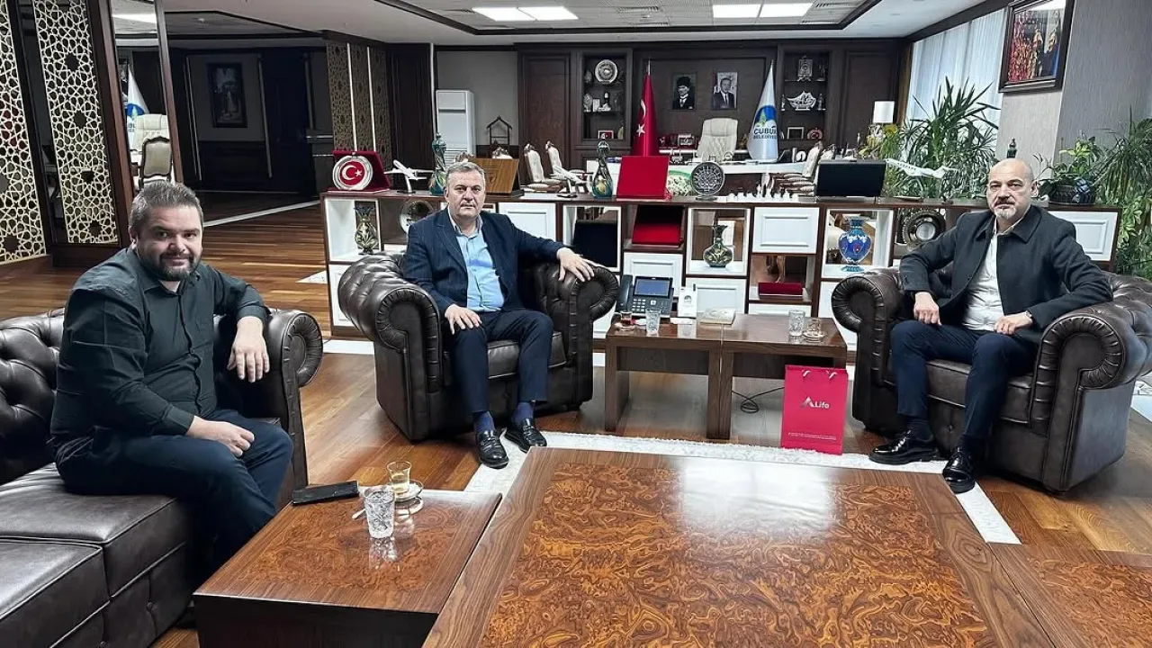 Çubuk Belediye Başkanı'na Hastane Yönetiminden Nezaket Ziyareti Çubuk Belediye Başkanı'na Hastane Yönetiminden Nezaket Ziyareti