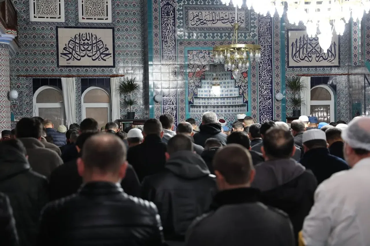 Kandıra Belediye Başkanı'ndan Kandil Mesajı: "Huzur ve Bereket Getirmesini Diliyorum" Kandıra Belediye Başkanı'ndan Kandil Mesajı: "Huzur ve Bereket Getirmesini Diliyorum"