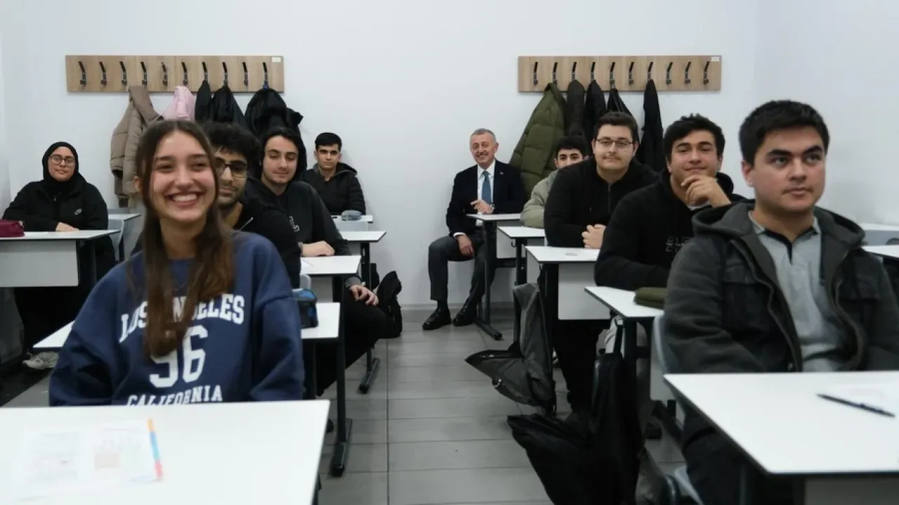Kocaeli'de Eğitime Yeni Soluk: Yunus Emre Akademi Lisesi Yeni Yerinde Kocaeli'de Eğitime Yeni Soluk: Yunus Emre Akademi Lisesi Yeni Yerinde