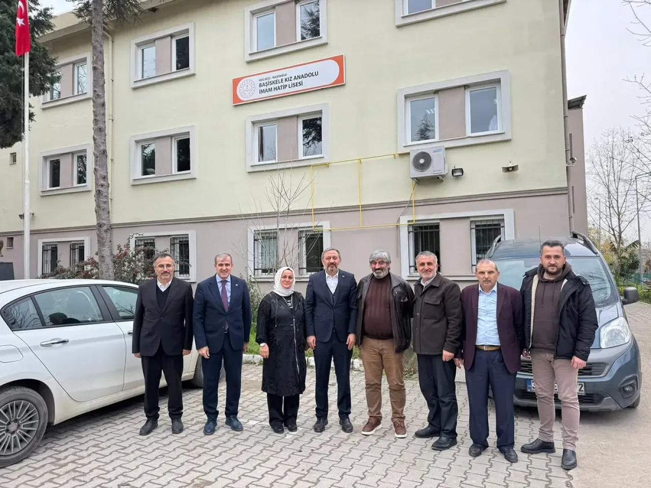 Ak Partili Yılmaz, Başiskele'de Öğrencilerle Regaip Kandili'nde Buluştu Ak Partili Yılmaz, Başiskele'de Öğrencilerle Regaip Kandili'nde Buluştu