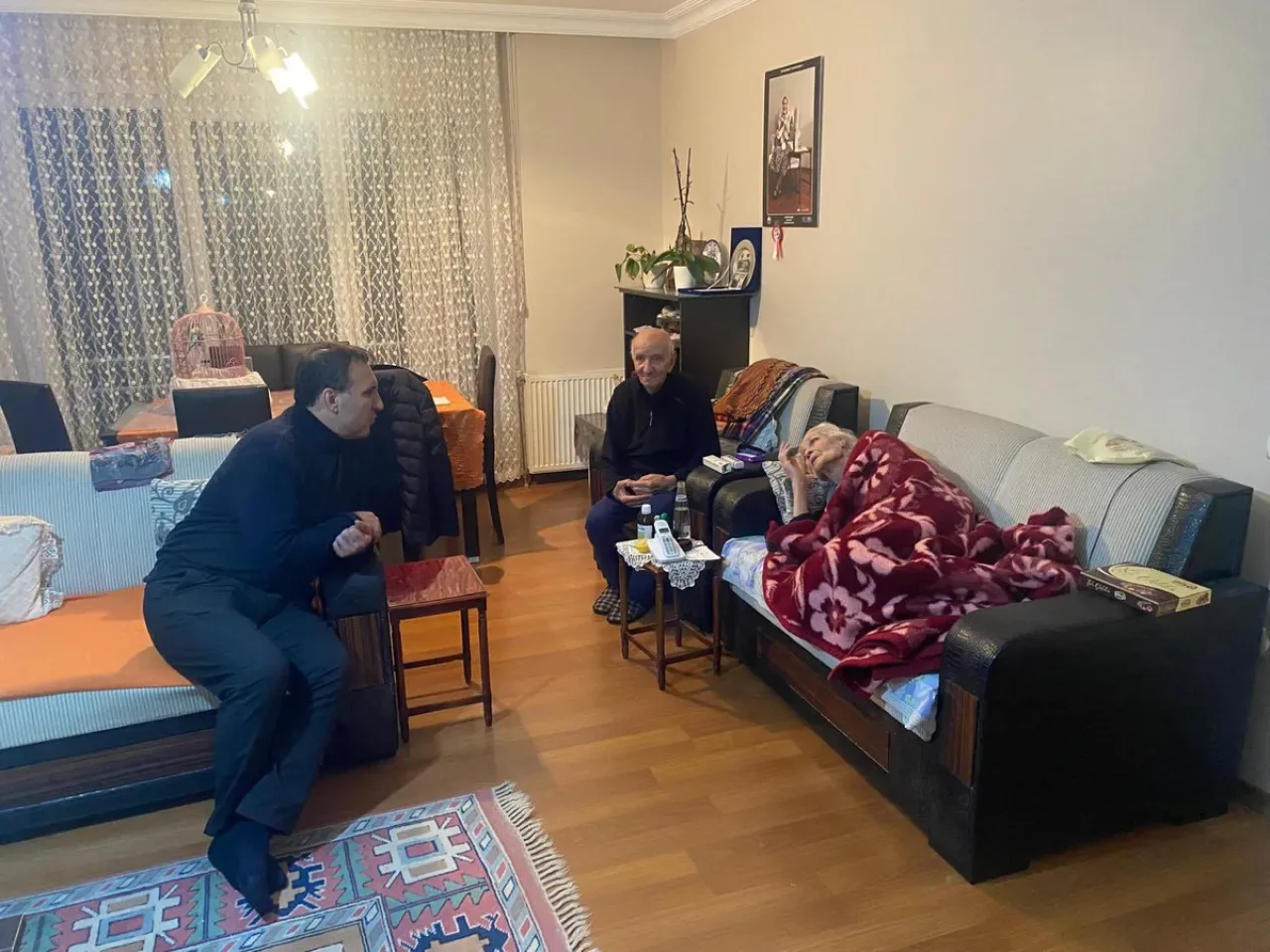 Büyükçekmece Kaymakamı Ali İkram Tuna, 90 Yaşındaki Muharip Gaziler Derneği Başkanını Ziyaret Etti Büyükçekmece Kaymakamı Ali İkram Tuna, 90 Yaşındaki Muharip Gaziler Derneği Başkanını Ziyaret Etti