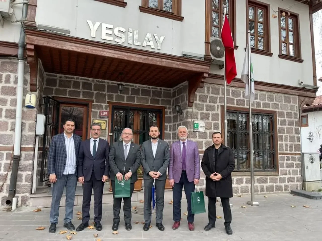 Saadet Partisi'nden Yeşilay'a Bağımlılıkla Mücadele Ziyareti Saadet Partisi'nden Yeşilay'a Bağımlılıkla Mücadele Ziyareti