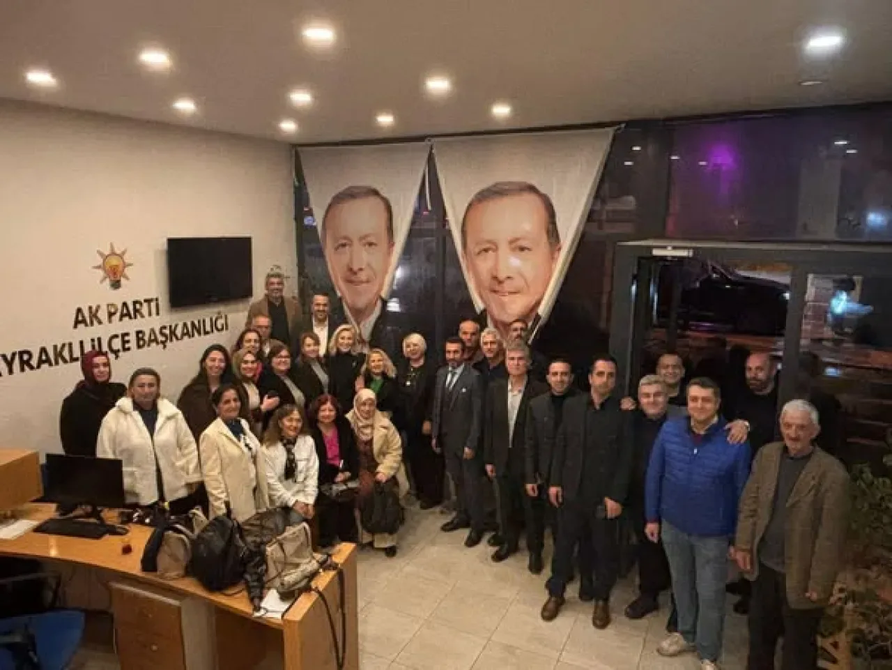 AK Parti İzmir'de 2025 Hedefleri İçin Yola Koyuldu AK Parti İzmir'de 2025 Hedefleri İçin Yola Koyuldu