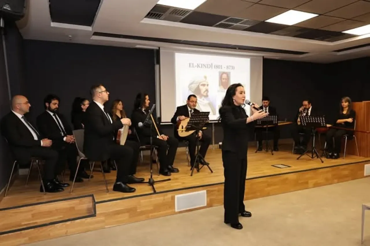 İstanbul Üniversitesi'nde Türk Müziği Tarihine Örneklemeli Bir Yolculuk İstanbul Üniversitesi'nde Türk Müziği Tarihine Örneklemeli Bir Yolculuk