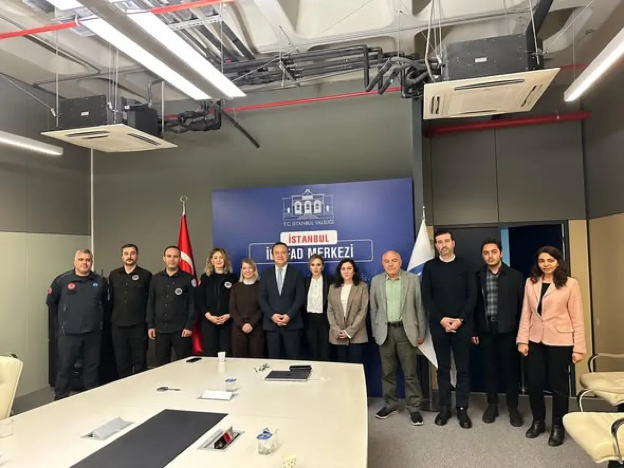 İstanbul'un Tsunami Riski Masaya Yatırıldı: CoastWAVE Projesi ile Tahliye Planları Hazırlanıyor İstanbul'un Tsunami Riski Masaya Yatırıldı: CoastWAVE Projesi ile Tahliye Planları Hazırlanıyor