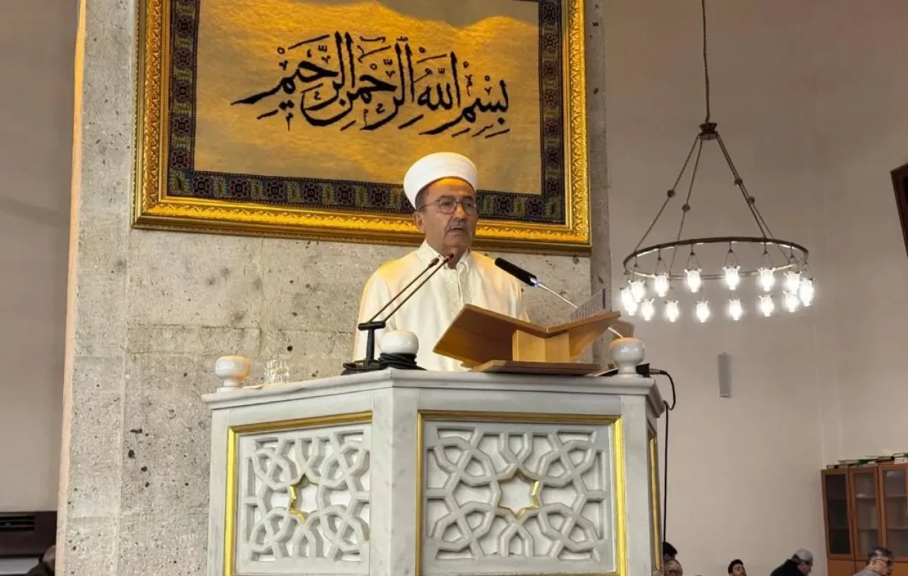 Balıkesir'de Regaib Kandili, Zağnos Paşa Camii'nde Coşkuyla İdrak Edildi Balıkesir'de Regaib Kandili, Zağnos Paşa Camii'nde Coşkuyla İdrak Edildi