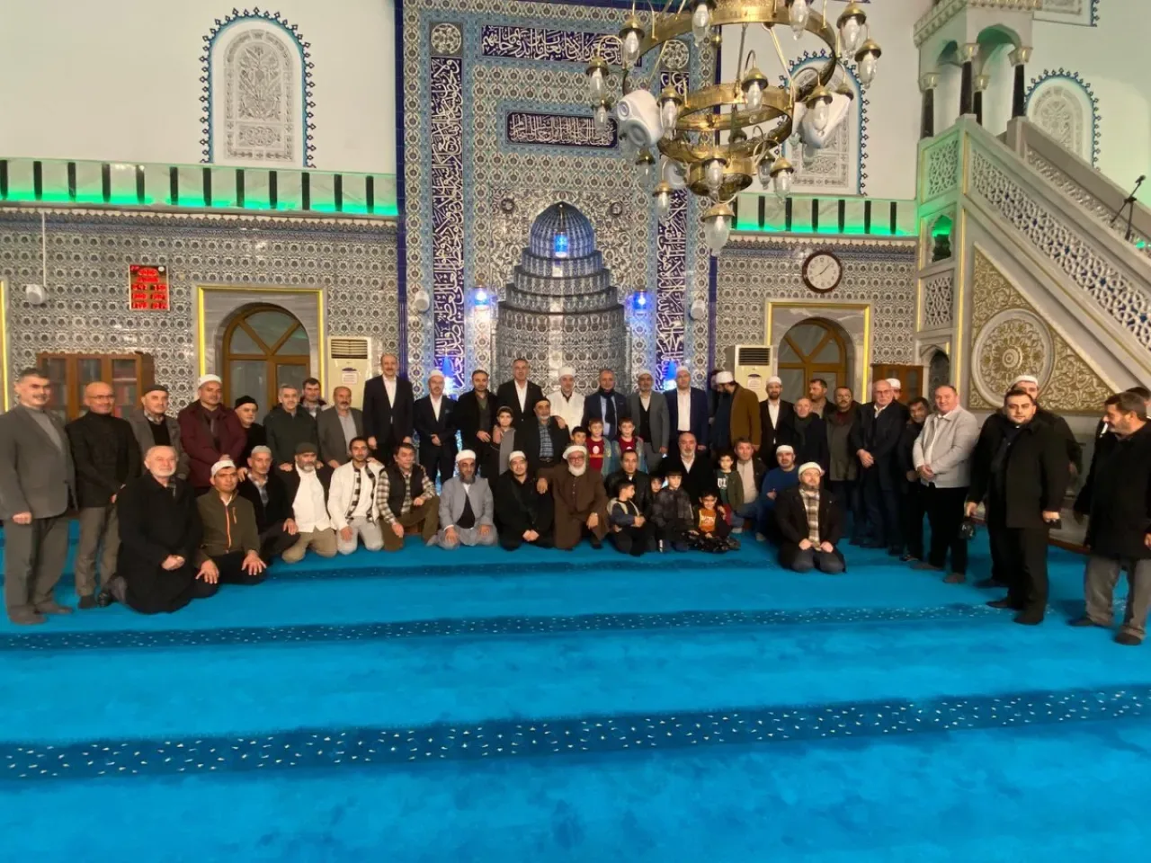 Ümraniye'de Regaip Kandili Coşkusu: Kaymakam Çelik ve Müftü Çelik Vatandaşlarla Bir Araya Geldi Ümraniye'de Regaip Kandili Coşkusu: Kaymakam Çelik ve Müftü Çelik Vatandaşlarla Bir Araya Geldi