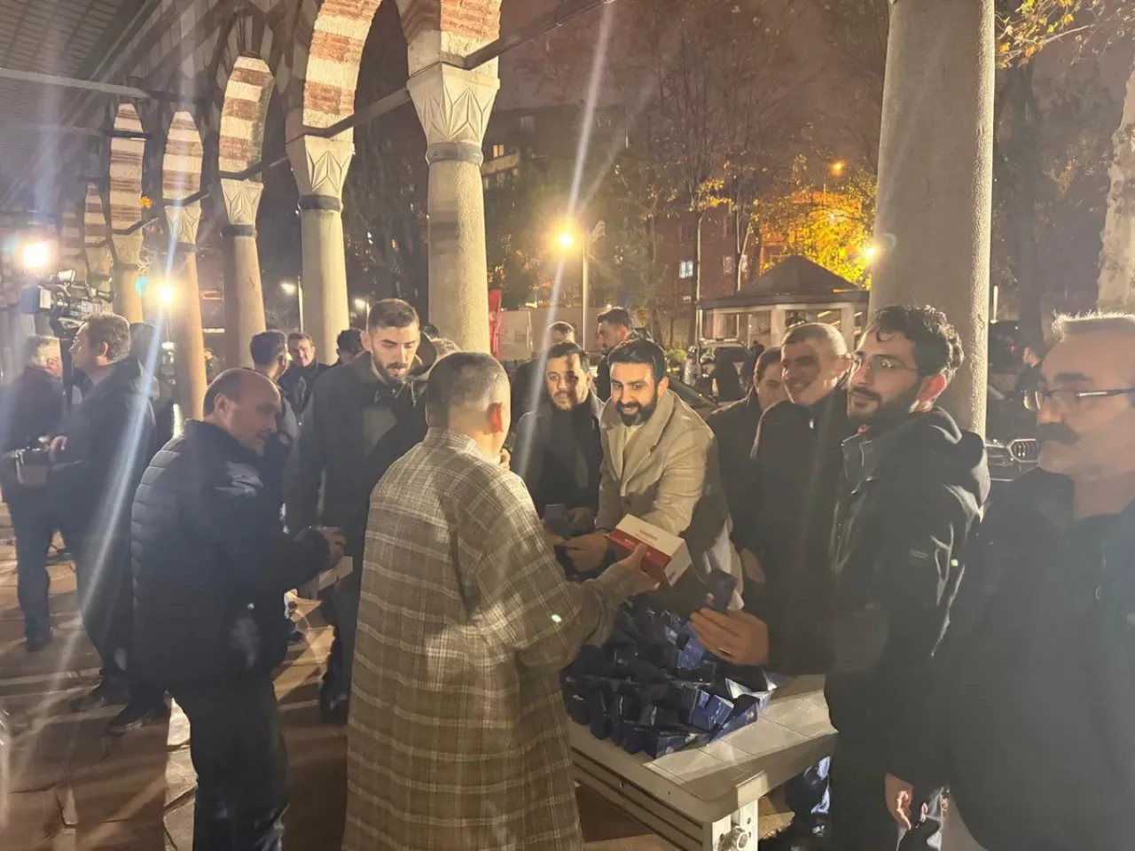 AK Parti Beyoğlu'dan Regaip Kandili'nde Lokum İkramı AK Parti Beyoğlu'dan Regaip Kandili'nde Lokum İkramı