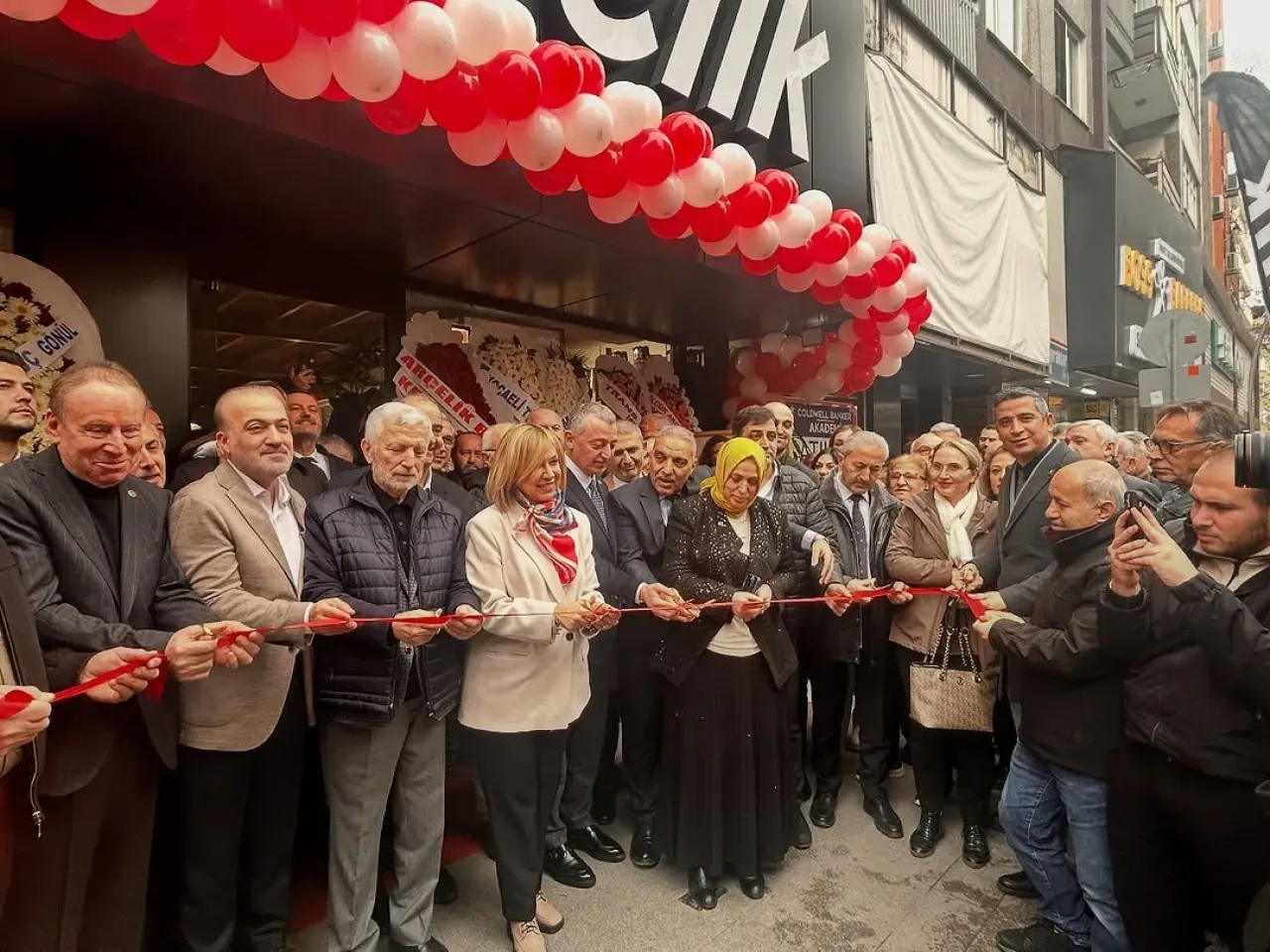 Deva Partisi Kocaeli'de İş Açılışına Yoğun Katılım Deva Partisi Kocaeli'de İş Açılışına Yoğun Katılım