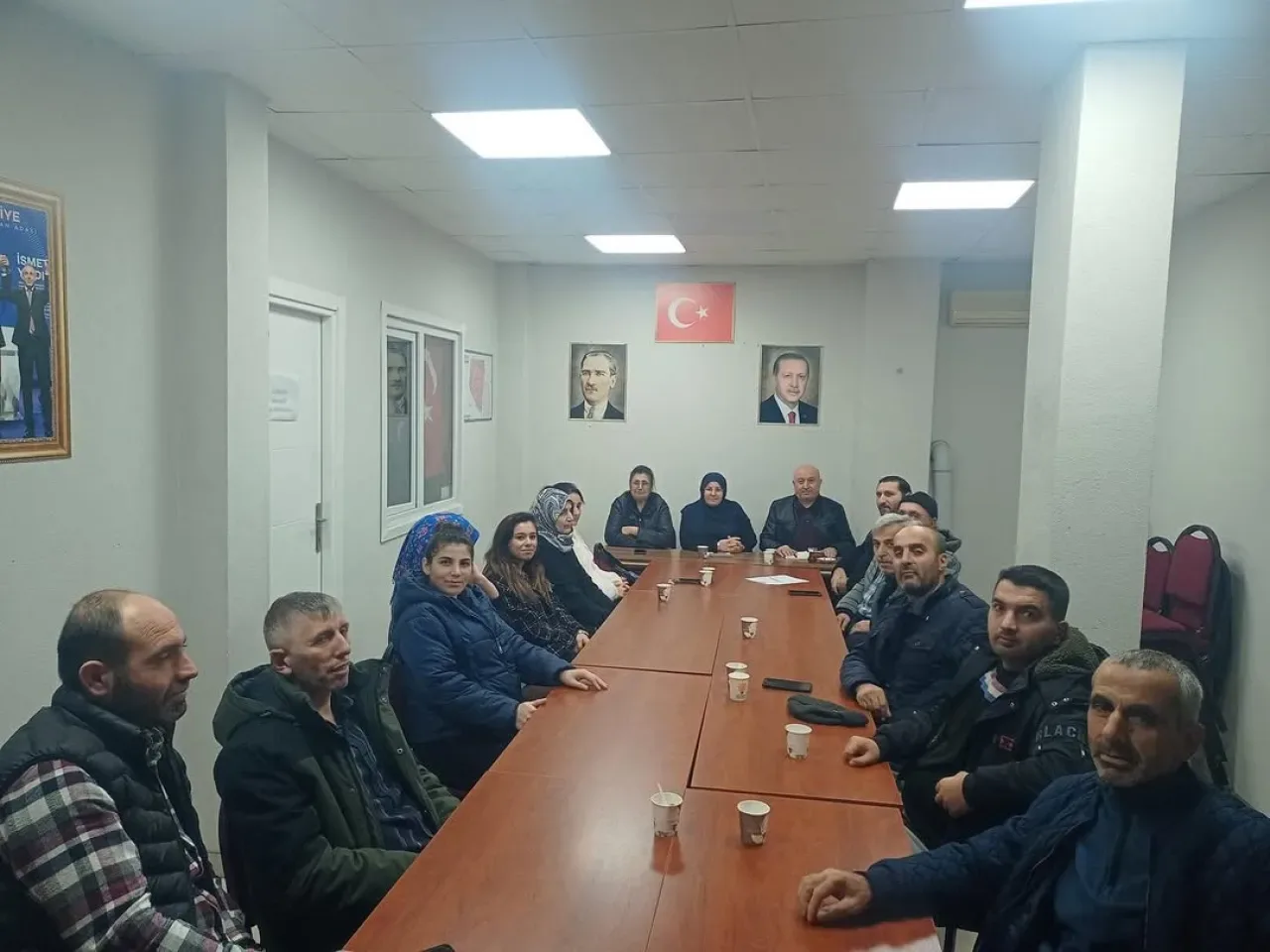 AK Parti Ümraniye'de Mahalle Toplantıları ile Teşkilatı Güçlendiriyor AK Parti Ümraniye'de Mahalle Toplantıları ile Teşkilatı Güçlendiriyor