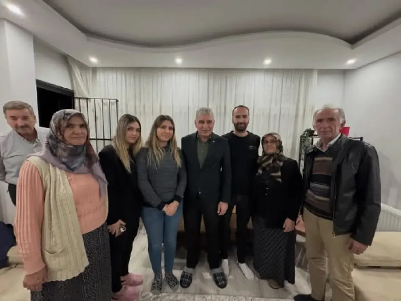 MHP Sarıçam'dan Anlamlı Komşuluk Ziyareti: "Hayırlı Günler Komşum" Projesi Gönüllere Dokunuyor MHP Sarıçam'dan Anlamlı Komşuluk Ziyareti: "Hayırlı Günler Komşum" Projesi Gönüllere Dokunuyor