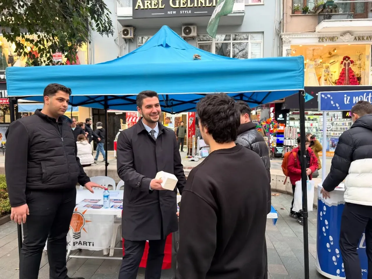 Ak Genç İzmit'ten Regaip Kandili'nde Anlamlı İkram Ak Genç İzmit'ten Regaip Kandili'nde Anlamlı İkram