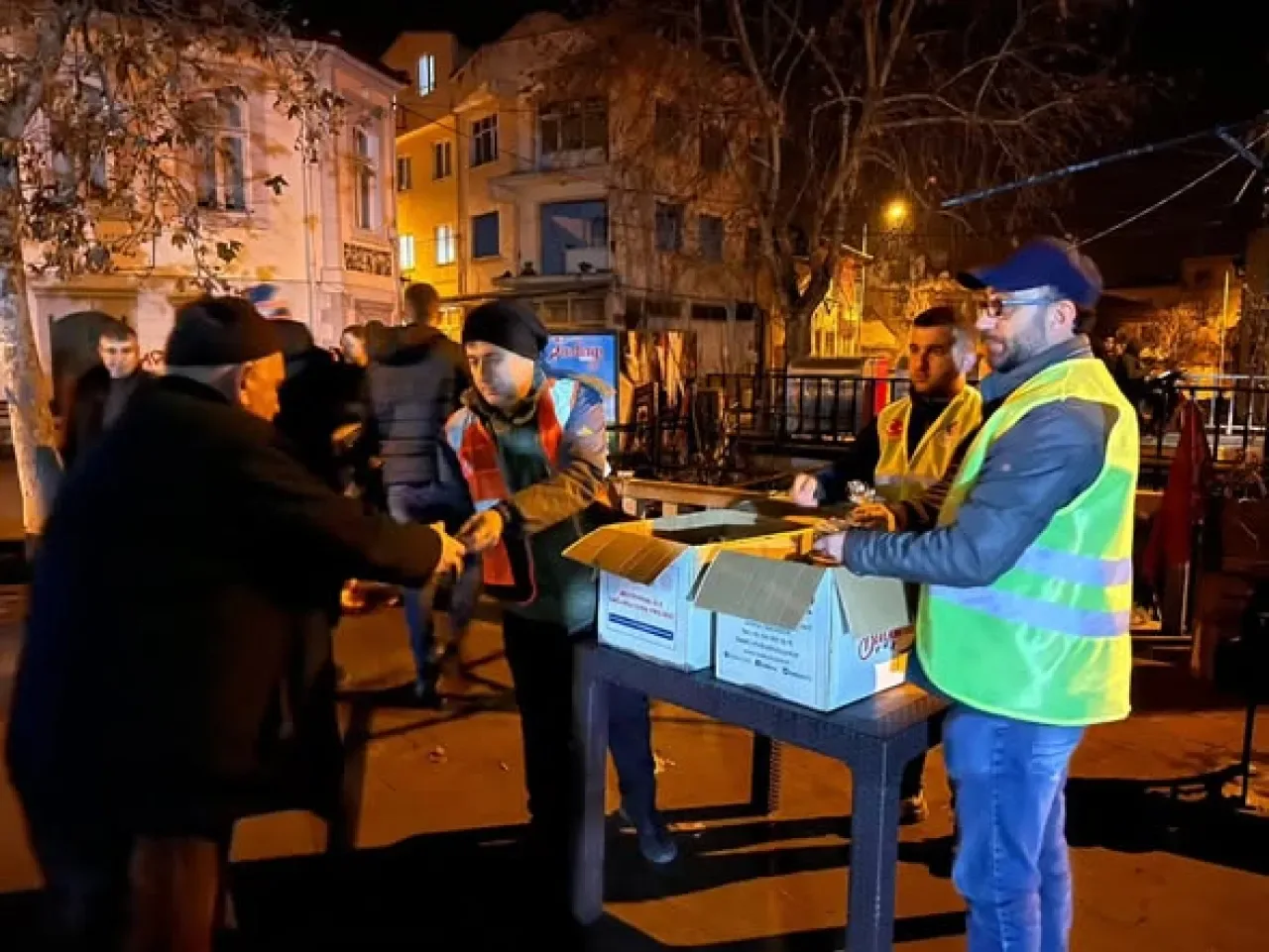 Sındırgı'da Regaip Kandili Maneviyatı Helva İkramıyla Taçlandı Sındırgı'da Regaip Kandili Maneviyatı Helva İkramıyla Taçlandı