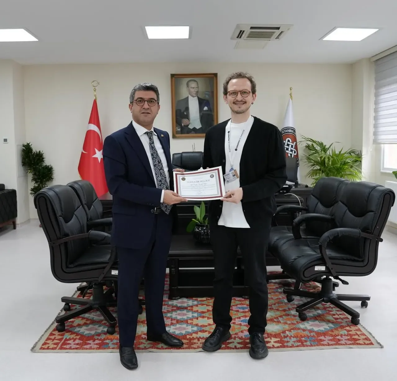 Cerrahpaşa Tıp Fakültesi'nden Prestijli Bilim Ödülü: Doç. Dr. Mehmet Yıldız'a Çifte Onur Cerrahpaşa Tıp Fakültesi'nden Prestijli Bilim Ödülü: Doç. Dr. Mehmet Yıldız'a Çifte Onur
