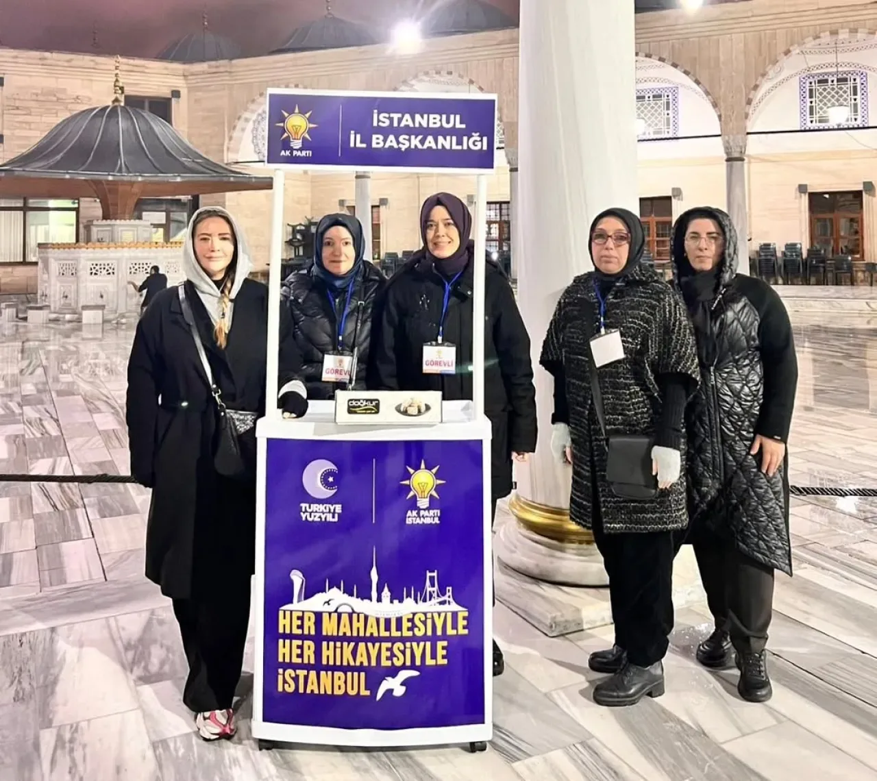 AK Kadın Beylikdüzü, Regaip Kandili'nde Komşularıyla Bir Araya Geldi AK Kadın Beylikdüzü, Regaip Kandili'nde Komşularıyla Bir Araya Geldi
