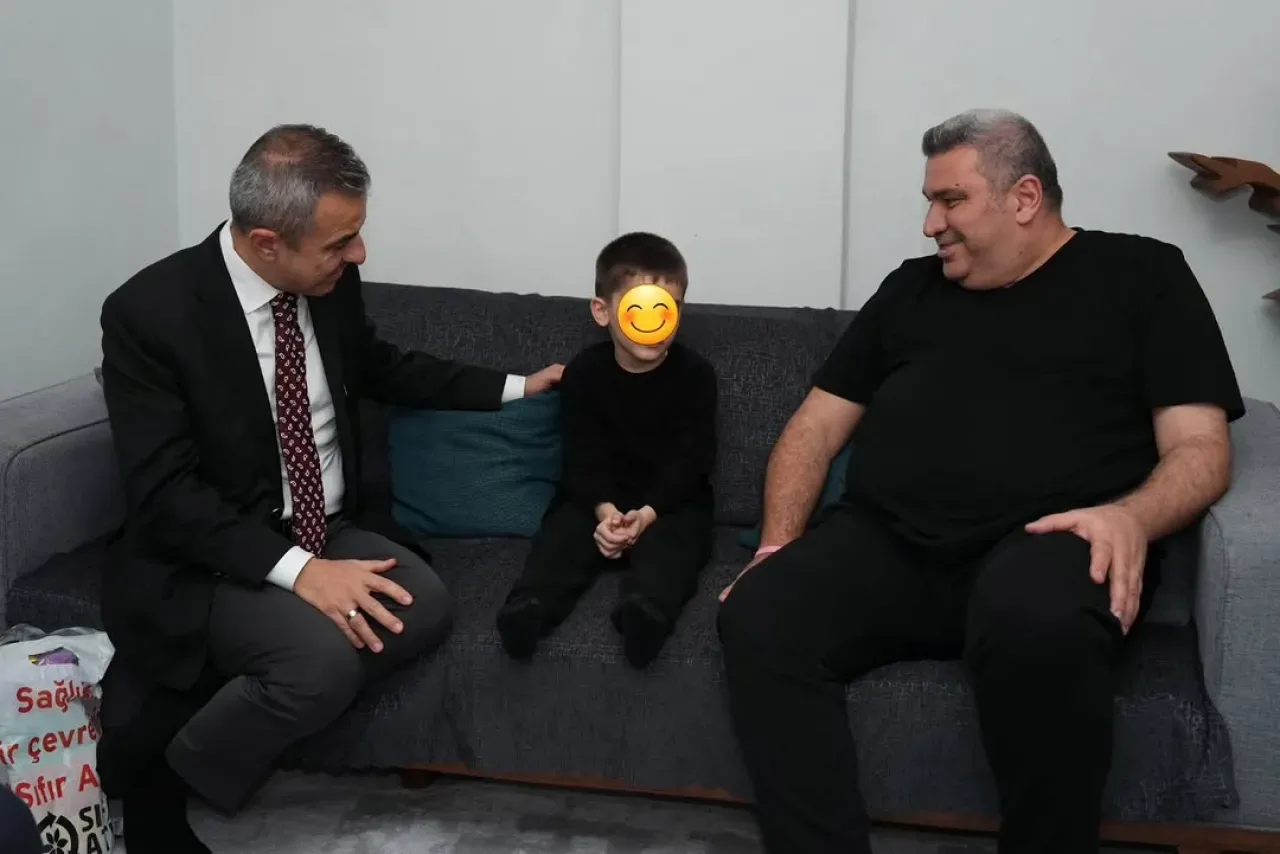Beyoğlu'nda Koruma Altındaki Çocuklar İçin "Ailemizİstanbul" Projesi ile Anlamlı Ziyaret Beyoğlu'nda Koruma Altındaki Çocuklar İçin "Ailemizİstanbul" Projesi ile Anlamlı Ziyaret