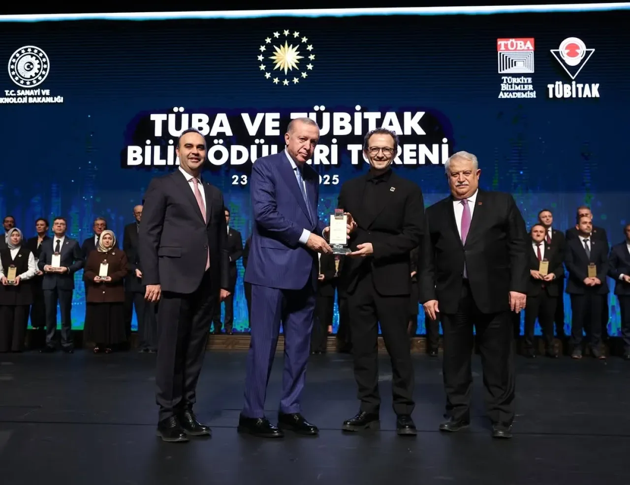 Cerrahpaşa Tıp Fakültesi'nden Doç. Dr. Mehmet Yıldız'a Prestijli TÜBA Ödülü Cerrahpaşa Tıp Fakültesi'nden Doç. Dr. Mehmet Yıldız'a Prestijli TÜBA Ödülü
