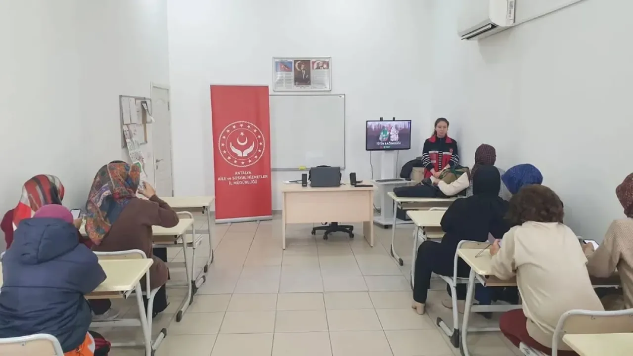 Antalya'da Tütün Bağımlılığıyla Mücadele İçin Eğitim Seferberliği Antalya'da Tütün Bağımlılığıyla Mücadele İçin Eğitim Seferberliği