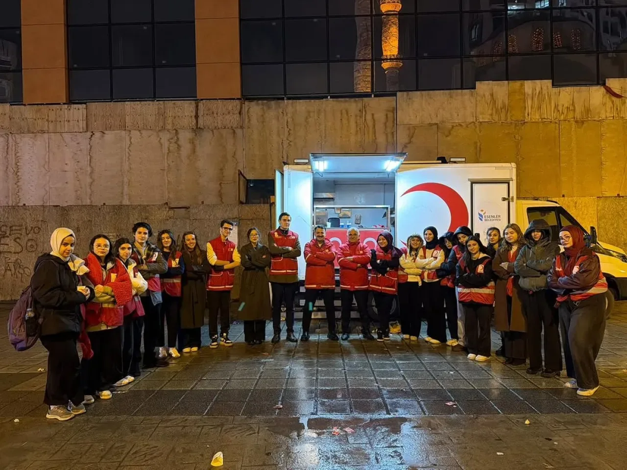 Esenler Kızılay, Regaip Kandili'nde Gönüllere Dokundu Esenler Kızılay, Regaip Kandili'nde Gönüllere Dokundu
