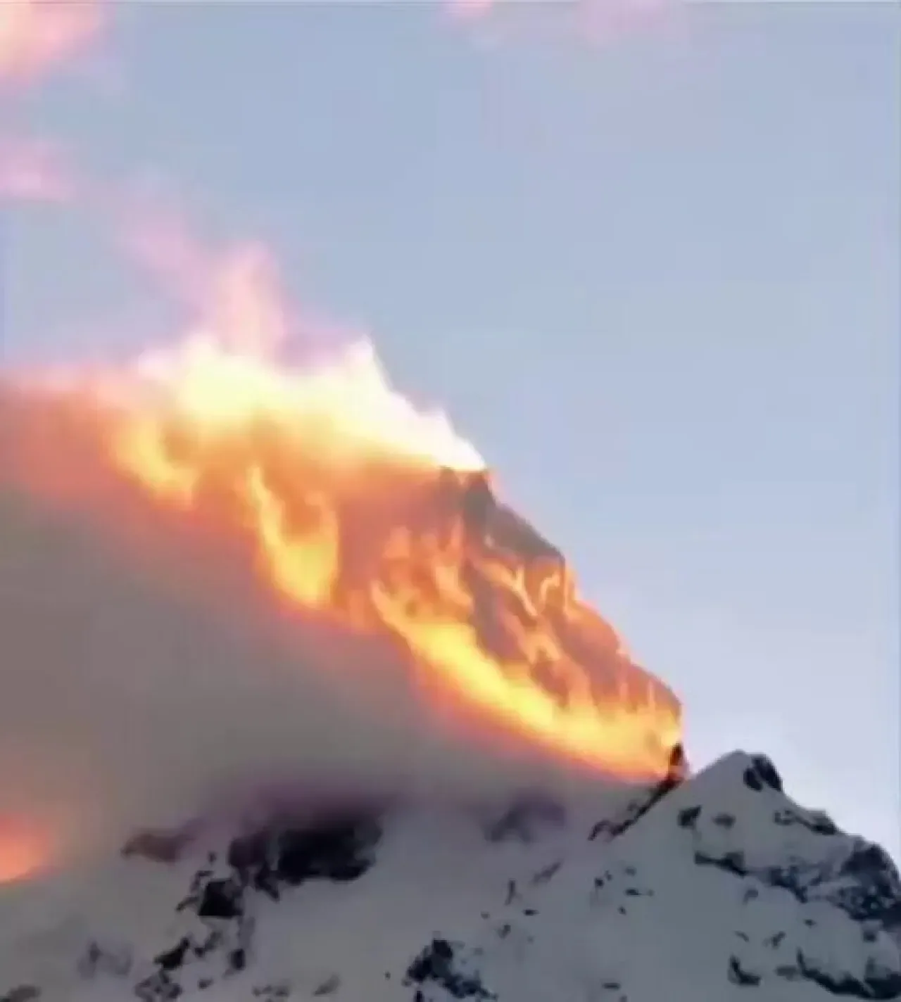 Çin'in Meili Kar Dağları'nda Büyüleyici "Alpenglow" Işık Oyunu Çin'in Meili Kar Dağları'nda Büyüleyici "Alpenglow" Işık Oyunu