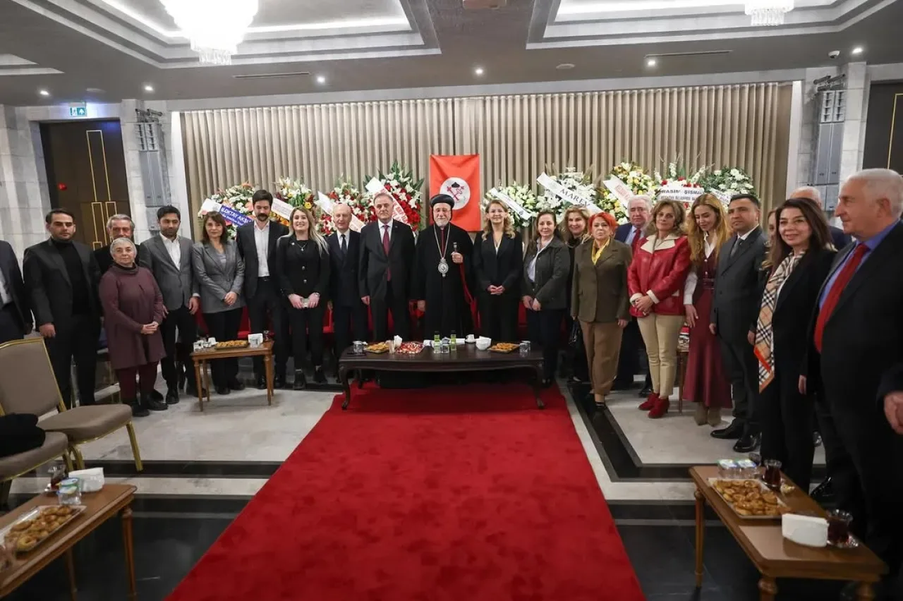 CHP'li Heyet, Bakırköy'deki Süryani Cemaatinin Noel Bayramı'nı Kutladı CHP'li Heyet, Bakırköy'deki Süryani Cemaatinin Noel Bayramı'nı Kutladı