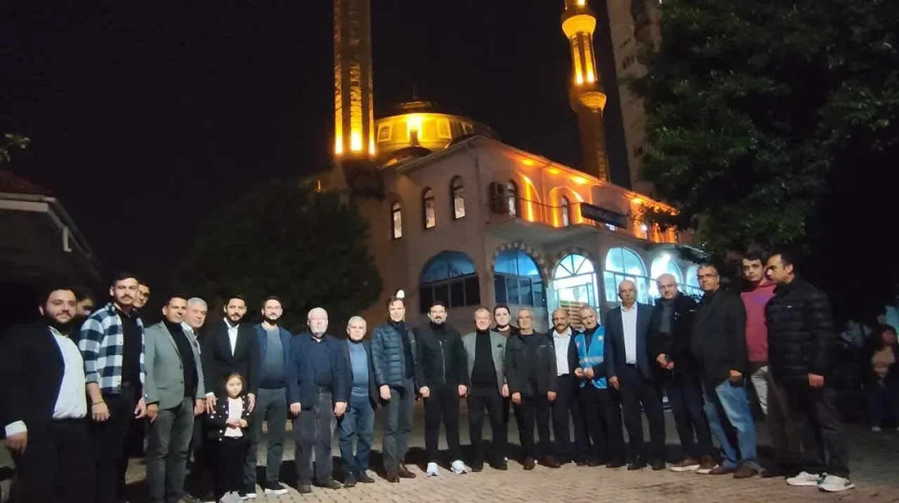 Muratpaşa AK Parti Teşkilatı, Regaib Kandili'nde Hemşehrileriyle Buluştu Muratpaşa AK Parti Teşkilatı, Regaib Kandili'nde Hemşehrileriyle Buluştu
