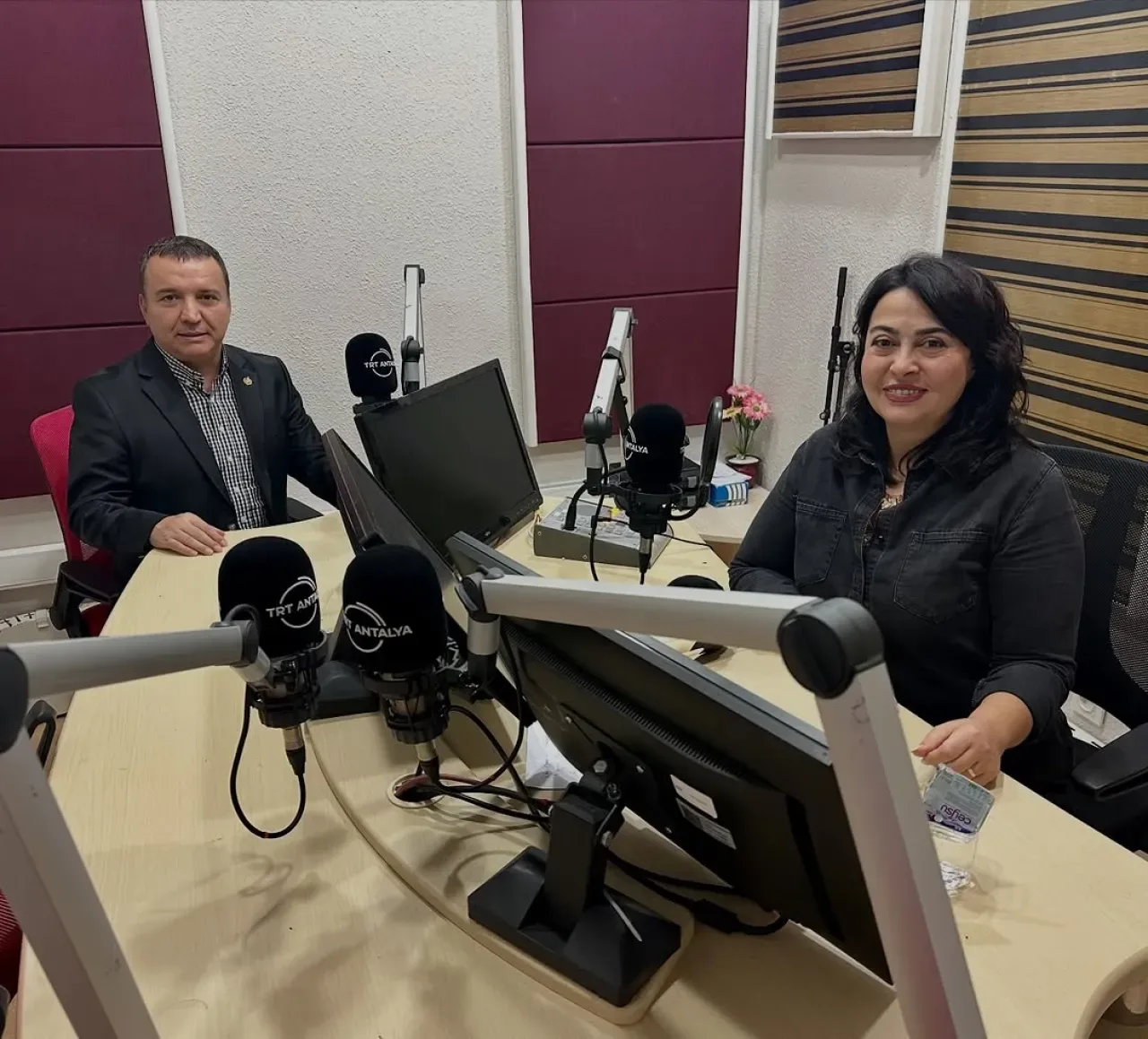 Antalya Gazeteciler Cemiyeti Başkanı TRT Radyo 1'de Medya ve Antalya'yı Anlattı Antalya Gazeteciler Cemiyeti Başkanı TRT Radyo 1'de Medya ve Antalya'yı Anlattı