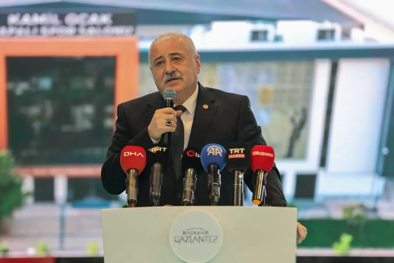 Gaziantep'e Yeni Spor Salonu: Kamil Ocak Spor Kompleksi Hizmete Açıldı Gaziantep'e Yeni Spor Salonu: Kamil Ocak Spor Kompleksi Hizmete Açıldı