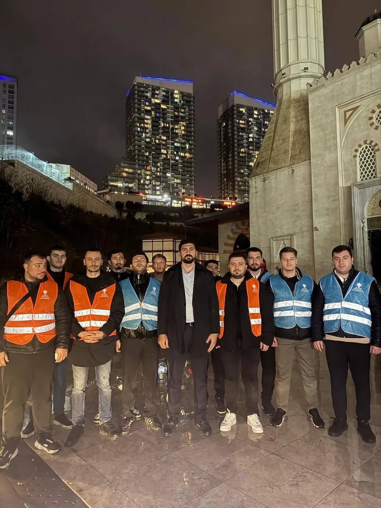 Eyüpsultan'da Regaib Kandili, AK Parti Teşkilatı ve Halkla Beraber Kutlandı Eyüpsultan'da Regaib Kandili, AK Parti Teşkilatı ve Halkla Beraber Kutlandı